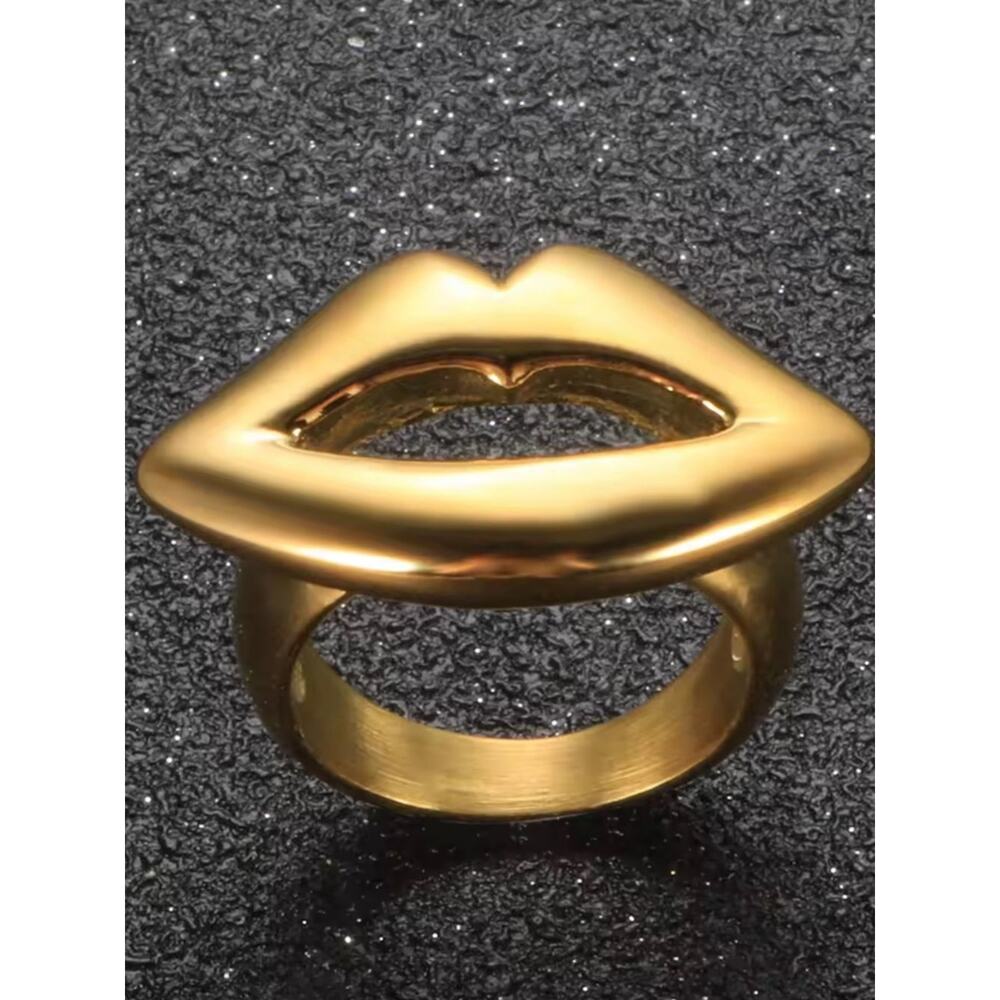 Gold Plated Lip Kiss Me Statement Ring Minimalist Y2K Chic Ring Size 7
